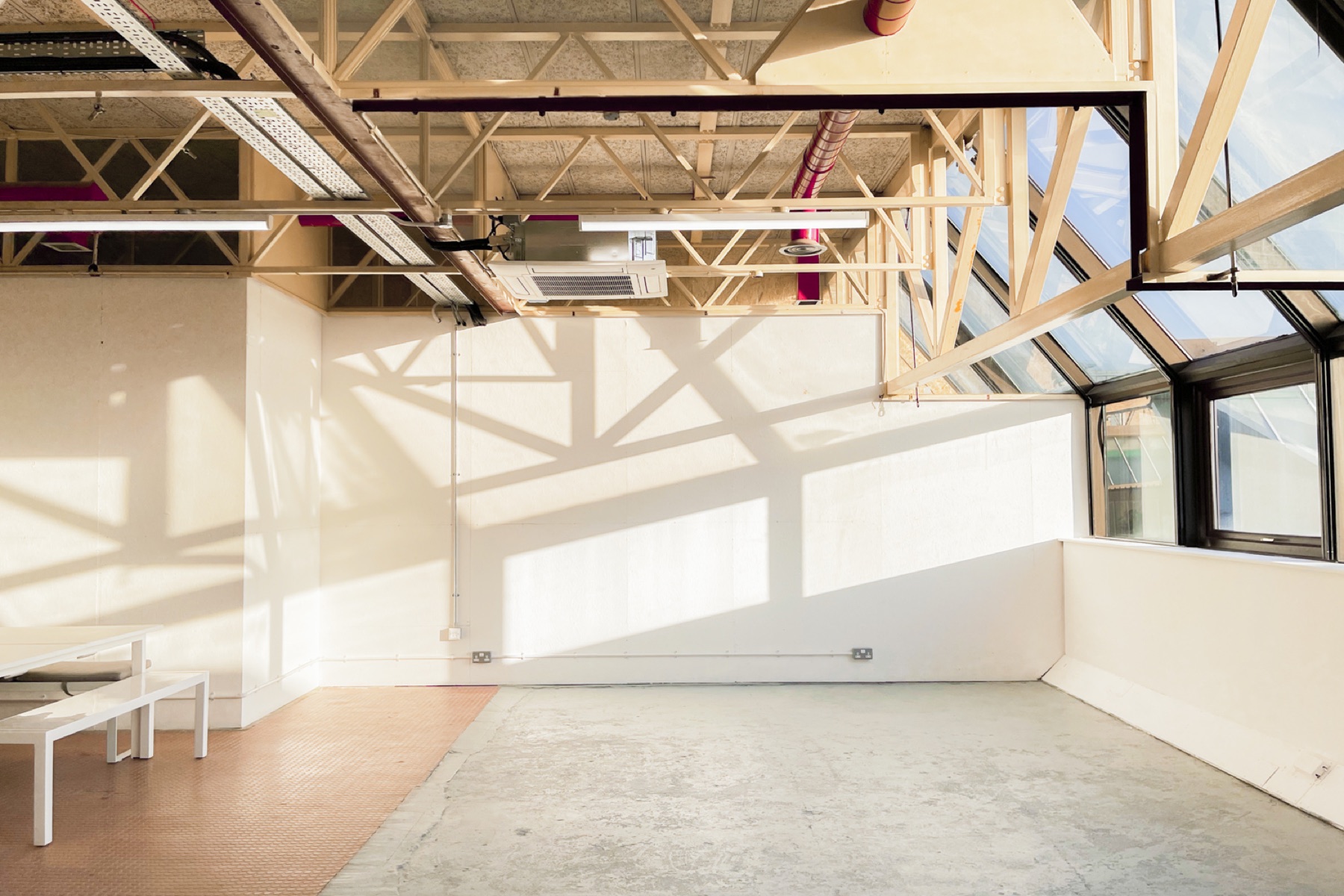 The White Studio, a daylight photo studio
